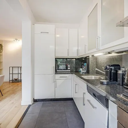 Light And Modern *